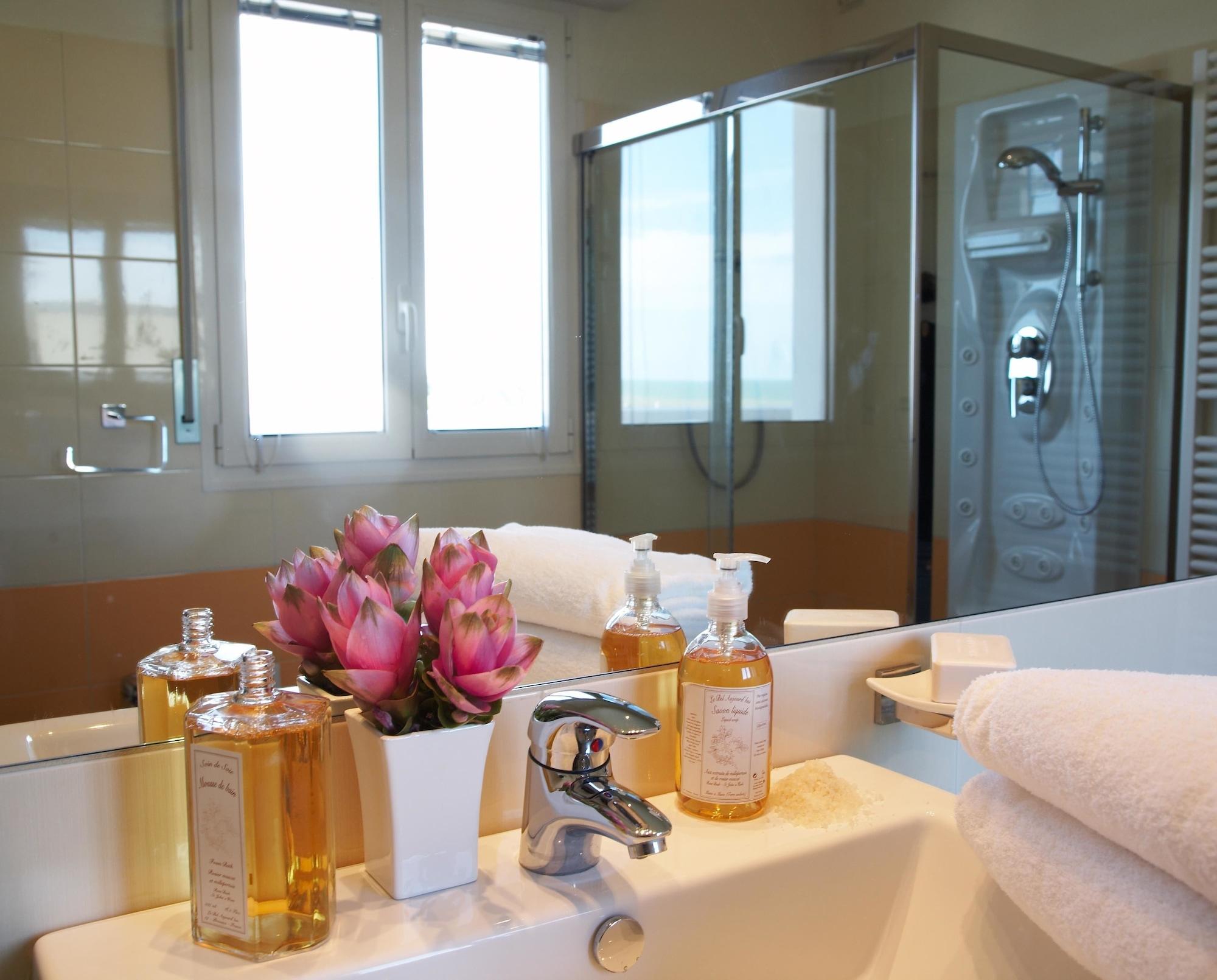 Noha Suite Hotel Риччоне Экстерьер фото