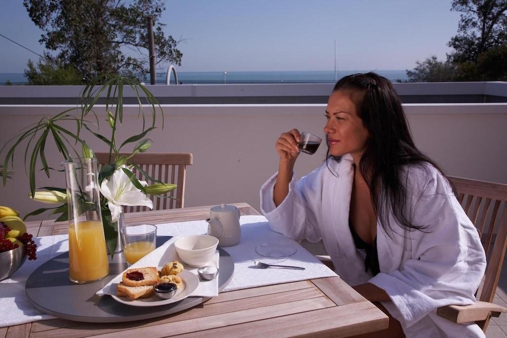 Noha Suite Hotel Риччоне Экстерьер фото
