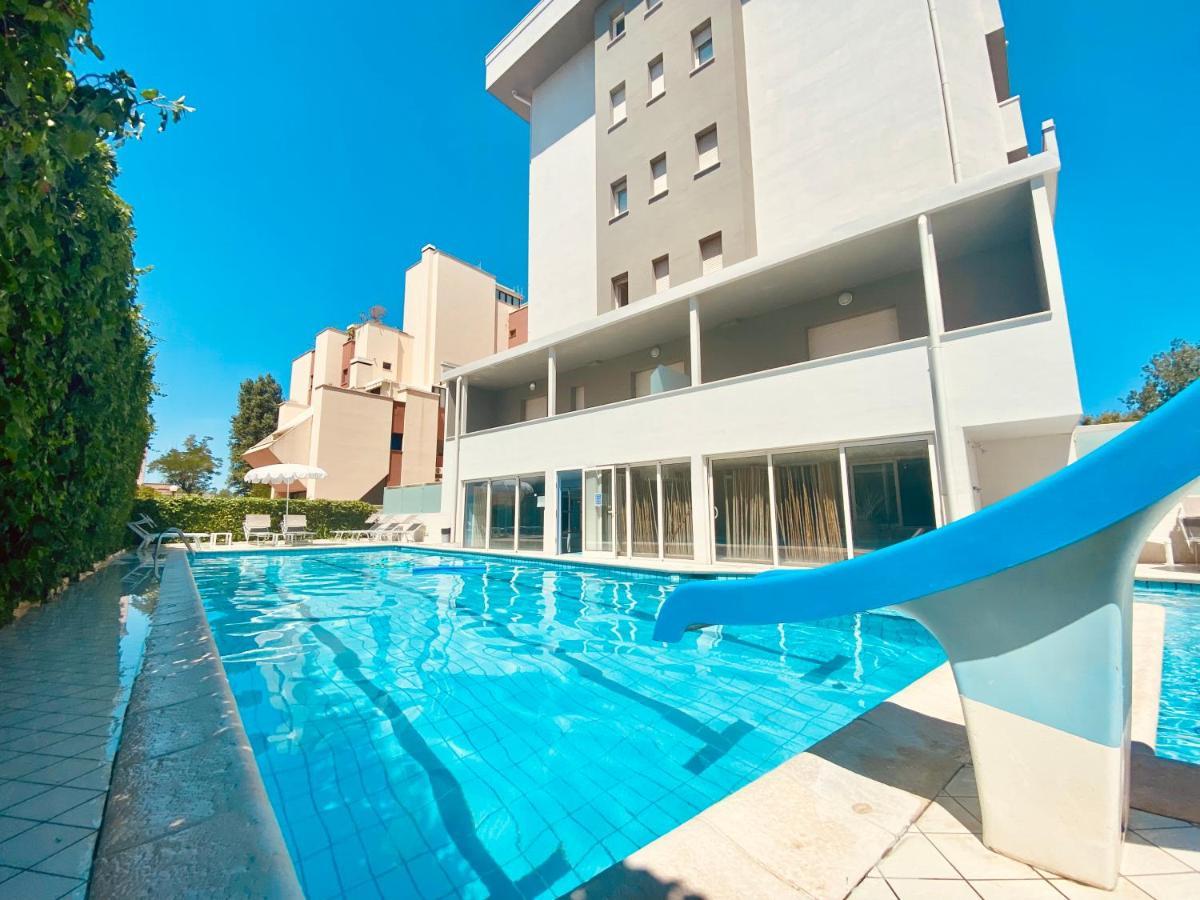 Noha Suite Hotel Риччоне Экстерьер фото